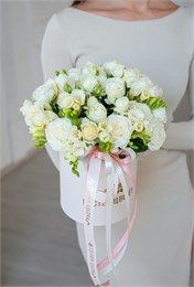 Весенняя композиция с фрезией в коробке (S) 778035699