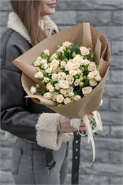 9 кустовых роз Крем Грация 8972344433