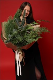 Зимняя охапка из хвои микс в крафте 729