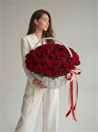 Красные розы в белой корзине (размер L, 101шт) 414 в Туле
