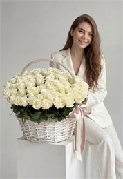 Белые розы в белой корзине (размер L, 101шт) 410 в Туле
