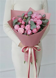 Кустовые розы Леди Бомбастик с эвкалиптом в розовой упаковке (9шт) 621