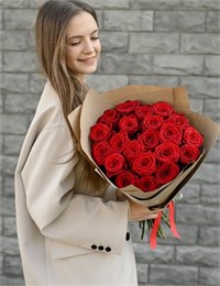 Красные розы 40см в крафтовой упаковке (21шт) 530 в Туле