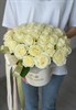 Композиция в коробке с белыми розами (31шт) 73 в Туле