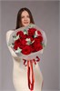Красные розы с эвкалиптом в упаковке Туман (15шт) 811