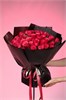 51 малиновая роза Кения 40см в черной PREMIUM упаковке 805