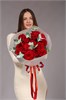 Красные розы с эвкалиптом в упаковке Туман (15шт) 811