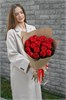Красные розы в крафте (21шт) 149226 в Туле