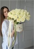 Композиция в коробке с белыми розами (31шт) 73 в Туле