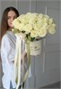 Композиция в коробке с белыми розами (31шт) 73 в Туле